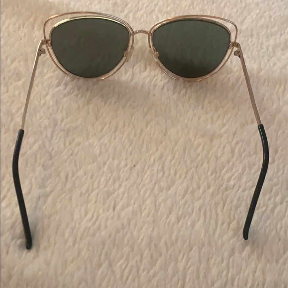 Sunglasses - Picture 3 of 4